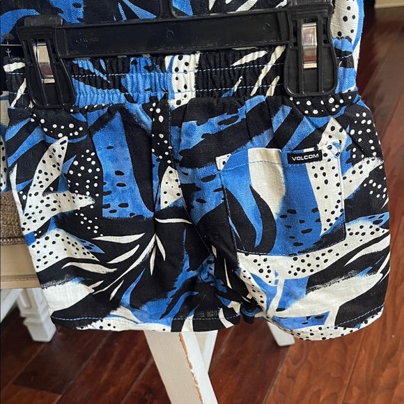 Volcom Blue and Black Leaf Print Shirt and Shorts Set - Picture 3 of 5